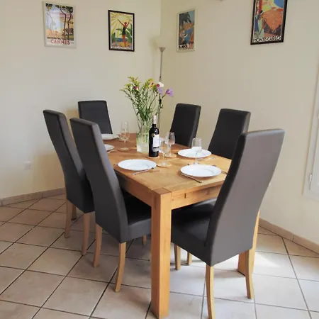 Centre - With Balcony And Stunning Sea View! شقة *