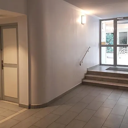 Centre - With Balcony And Stunning Sea View!