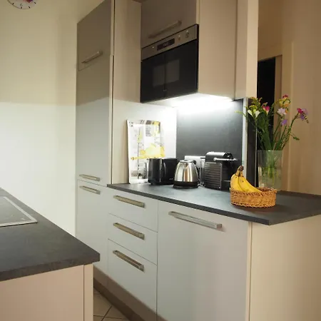Centre - With Balcony And Stunning Sea View! شقة