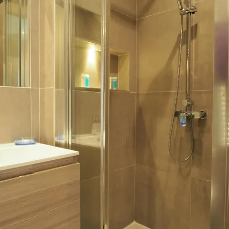 Centre - With Balcony And Stunning Sea View! דירה *