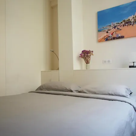 Centre - With Balcony And Stunning Sea View!