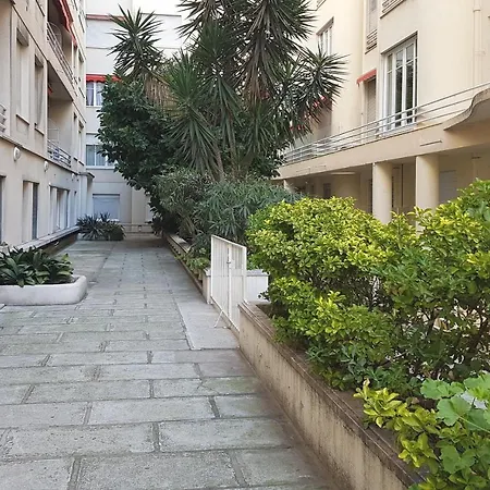 Centre - With Balcony And Stunning Sea View! *