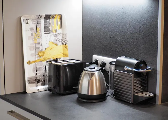 Centre - With Balcony And Stunning Sea View! *