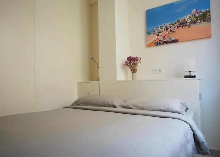 Centre - With Balcony And Stunning Sea View!