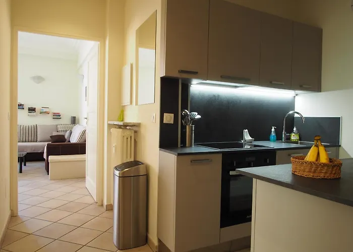 Apartment Centre - With Balcony And Stunning Sea View!