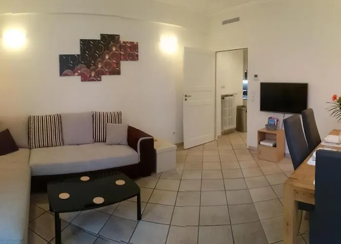 Apartment Centre - With Balcony And Stunning Sea View! Nizza