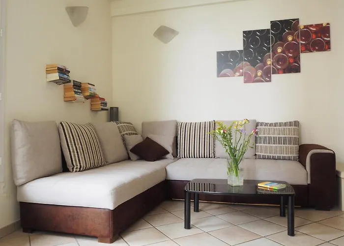 Centre - With Balcony And Stunning Sea View! *